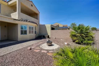 Photo #4: 2328385 Listing