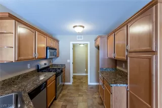 Photo #3: 2328392 Listing 