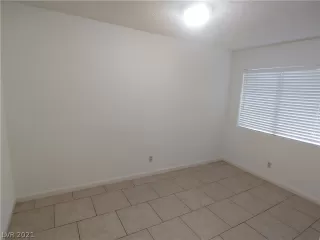 Photo #3: 2328395 Listing 