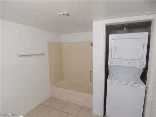 Photo #5: 2328395 Listing 