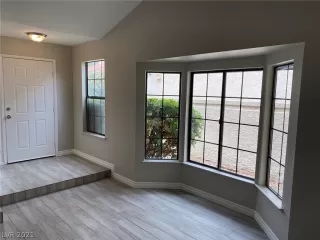 Photo #4: 2328417 Listing