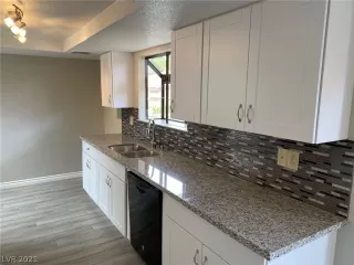 Photo #5: 2328417 Listing