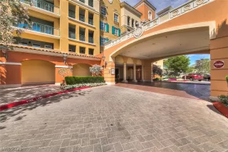 Photo #5: 2328424 Listing