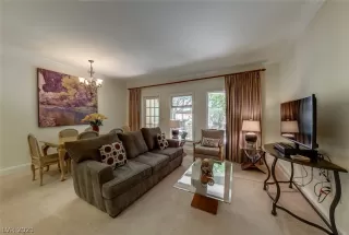 Photo #6: 2328424 Listing