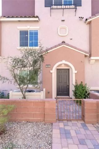 Photo #2: 2328444 Listing