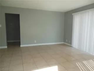 Photo #3: 2328478 Listing