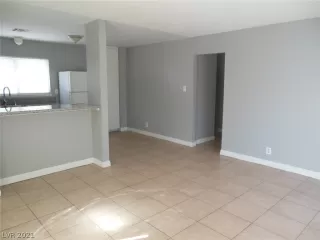 Photo #4: 2328478 Listing