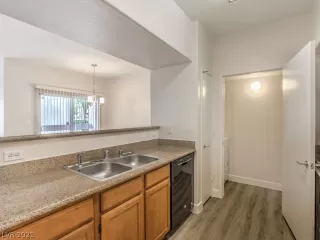 Photo #2: 2328488 Listing