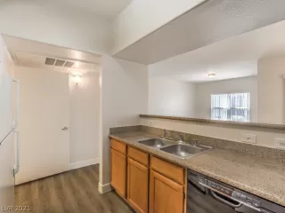 Photo #3: 2328488 Listing