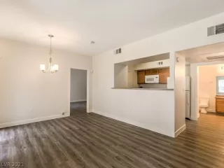 Photo #5: 2328488 Listing