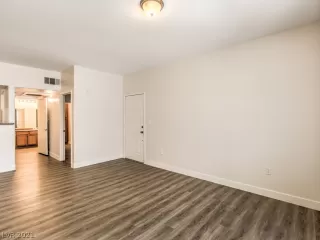 Photo #6: 2328488 Listing