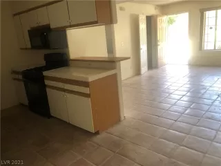 Photo #3: 2328515 Listing