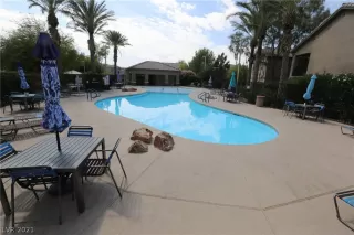 Photo #6: 2328529 Listing 