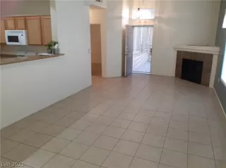 Photo #3: 2328574 Listing