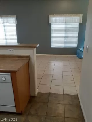 Photo #4: 2328574 Listing