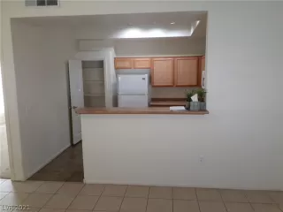 Photo #5: 2328574 Listing