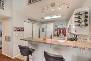 Photo #2: 2328596 Listing 