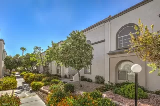 Photo #5: 2328596 Listing 