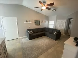 Photo #2: 2328623 Listing