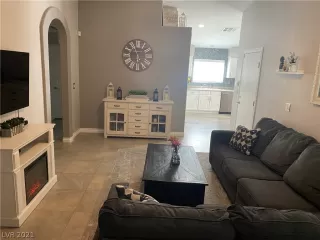 Photo #3: 2328623 Listing