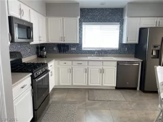 Photo #4: 2328623 Listing