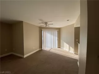 Photo #4: 2328632 Listing