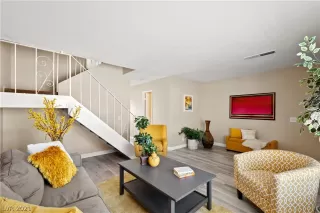 Photo #2: 2328641 Listing 