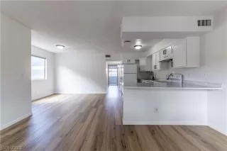 Photo #3: 2328655 Listing