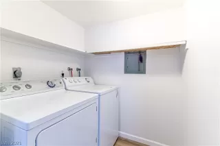Photo #4: 2328655 Listing