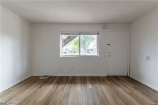 Photo #5: 2328655 Listing