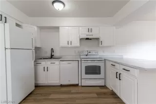 Photo #6: 2328655 Listing