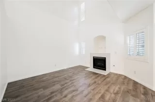 Photo #4: 2328677 Listing