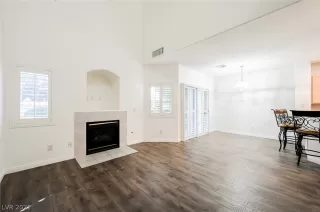 Photo #6: 2328677 Listing