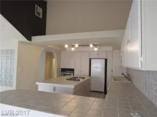 Photo #2: 2328705 Listing