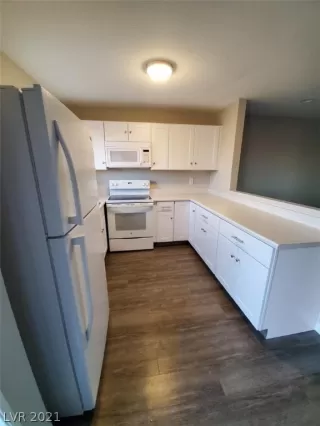 Photo #2: 2328718 Listing