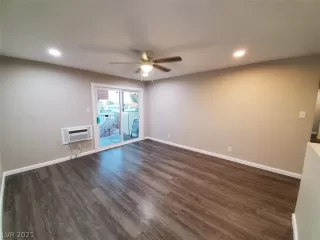 Photo #3: 2328718 Listing