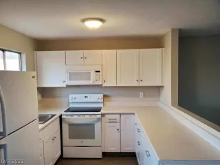 Photo #4: 2328718 Listing