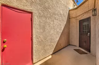 Photo #3: 2328752 Listing