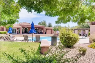 Photo #5: 2328756 Listing