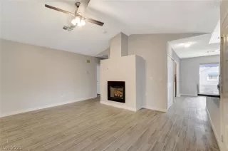 Photo #3: 2328787 Listing