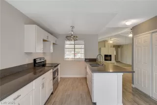 Photo #4: 2328787 Listing