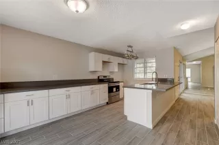 Photo #6: 2328787 Listing