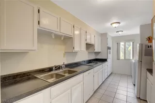 Photo #3: 2328789 Listing