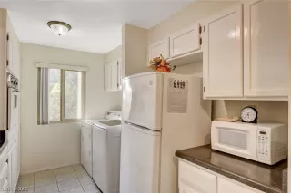 Photo #4: 2328789 Listing