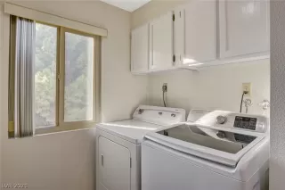 Photo #5: 2328789 Listing