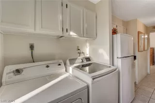 Photo #6: 2328789 Listing