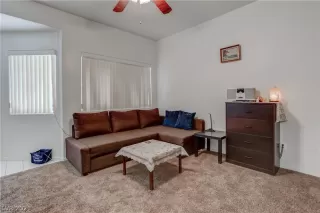 Photo #4: 2328805 Listing