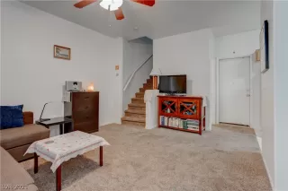 Photo #5: 2328805 Listing