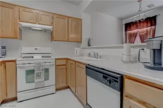 Photo #6: 2328805 Listing