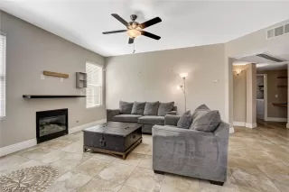 Photo #4: 2328830 Listing